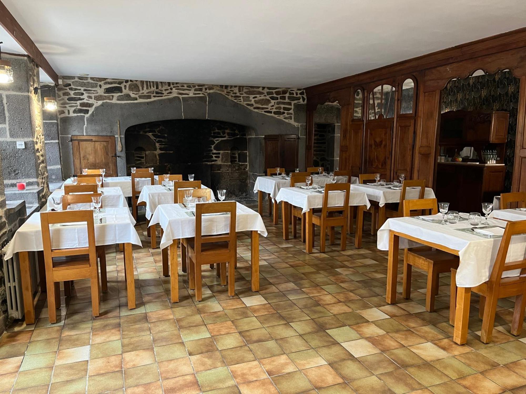 Gite-Auberge Du Pont De Lanau Neuvéglise Εξωτερικό φωτογραφία