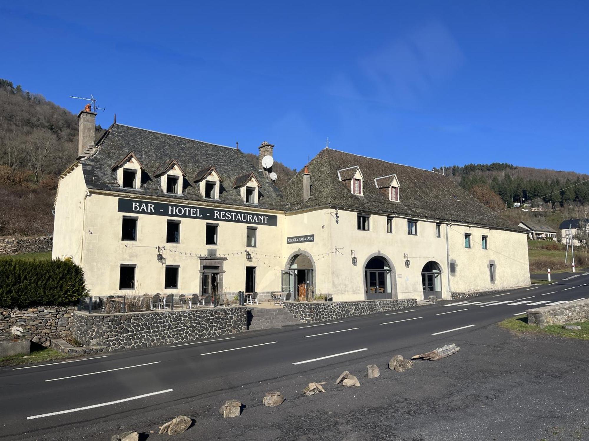Gite-Auberge Du Pont De Lanau Neuvéglise Εξωτερικό φωτογραφία